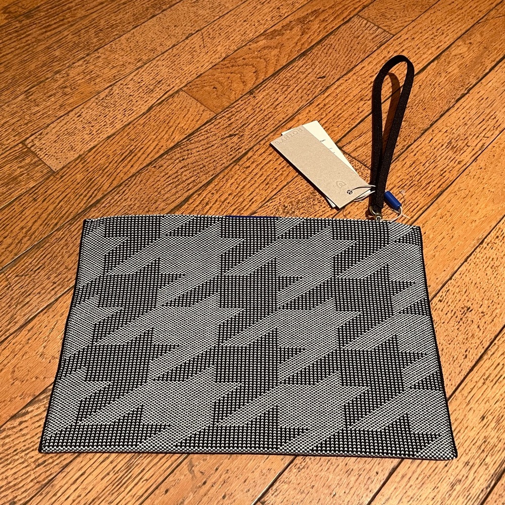 Rothty’s The Wristlet NWT in houndstooth